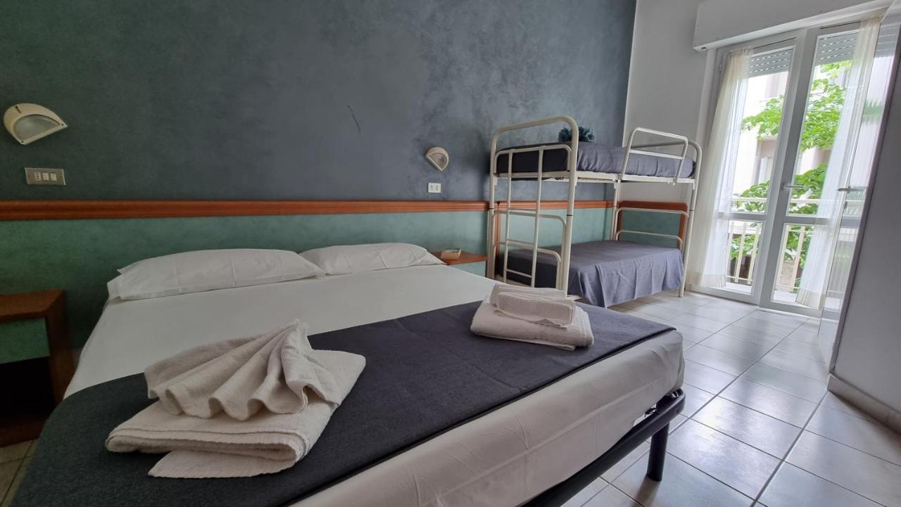 Hotel Costanza Cesenatico Exterior photo