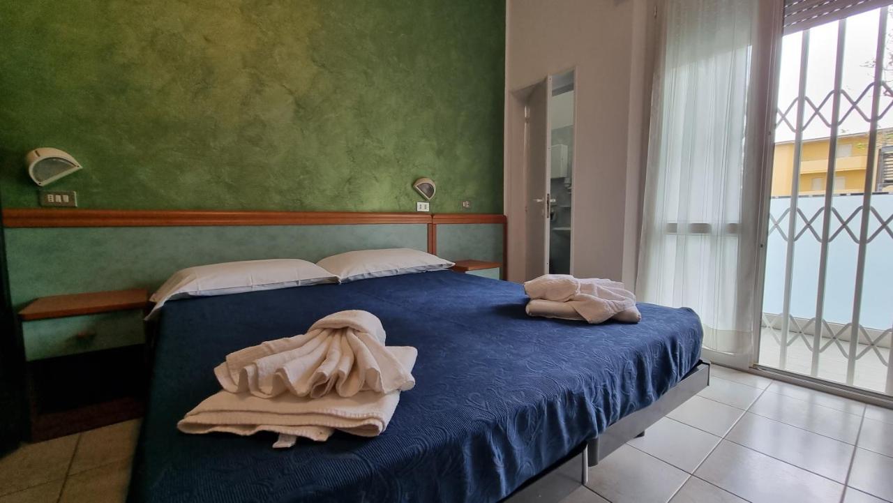 Hotel Costanza Cesenatico Exterior photo