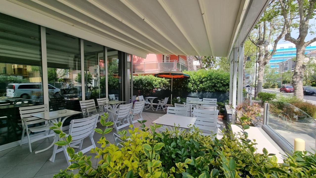Hotel Costanza Cesenatico Exterior photo