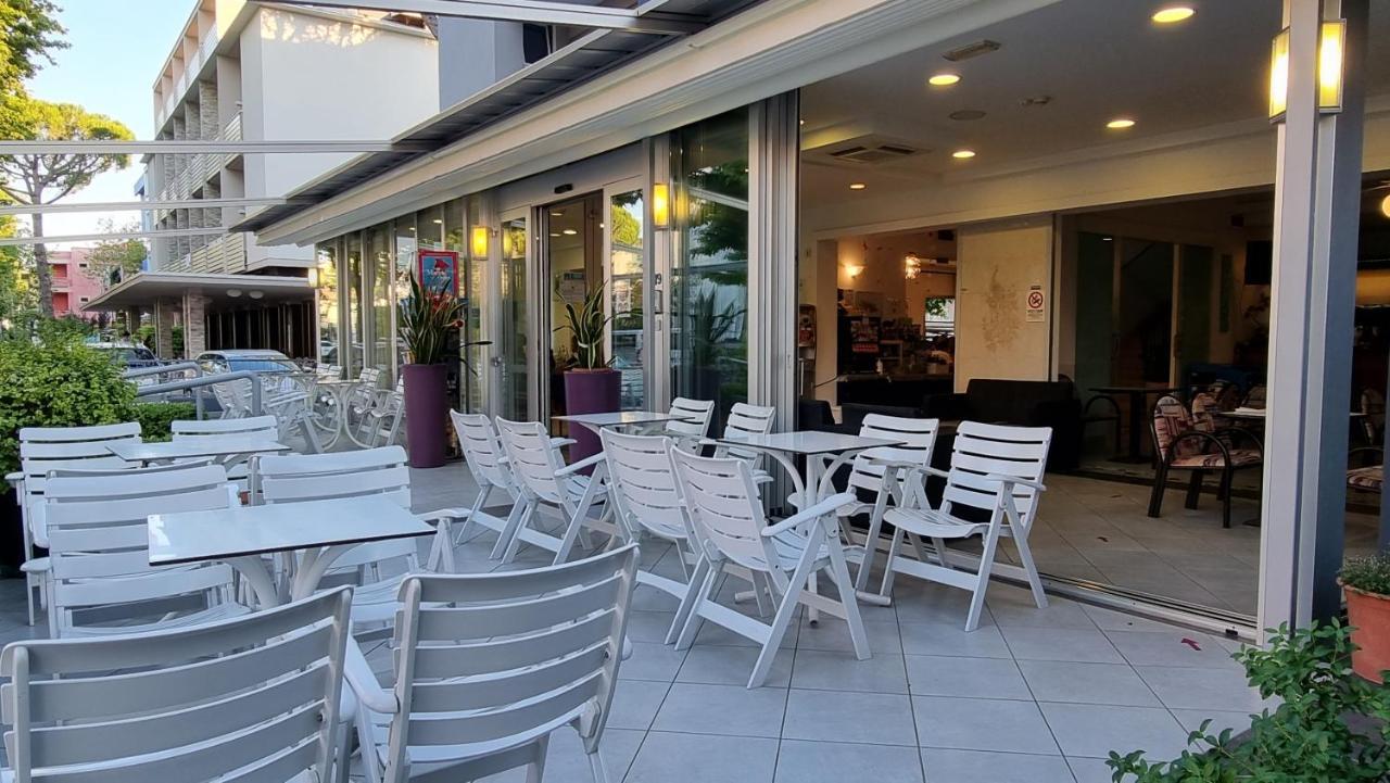 Hotel Costanza Cesenatico Exterior photo
