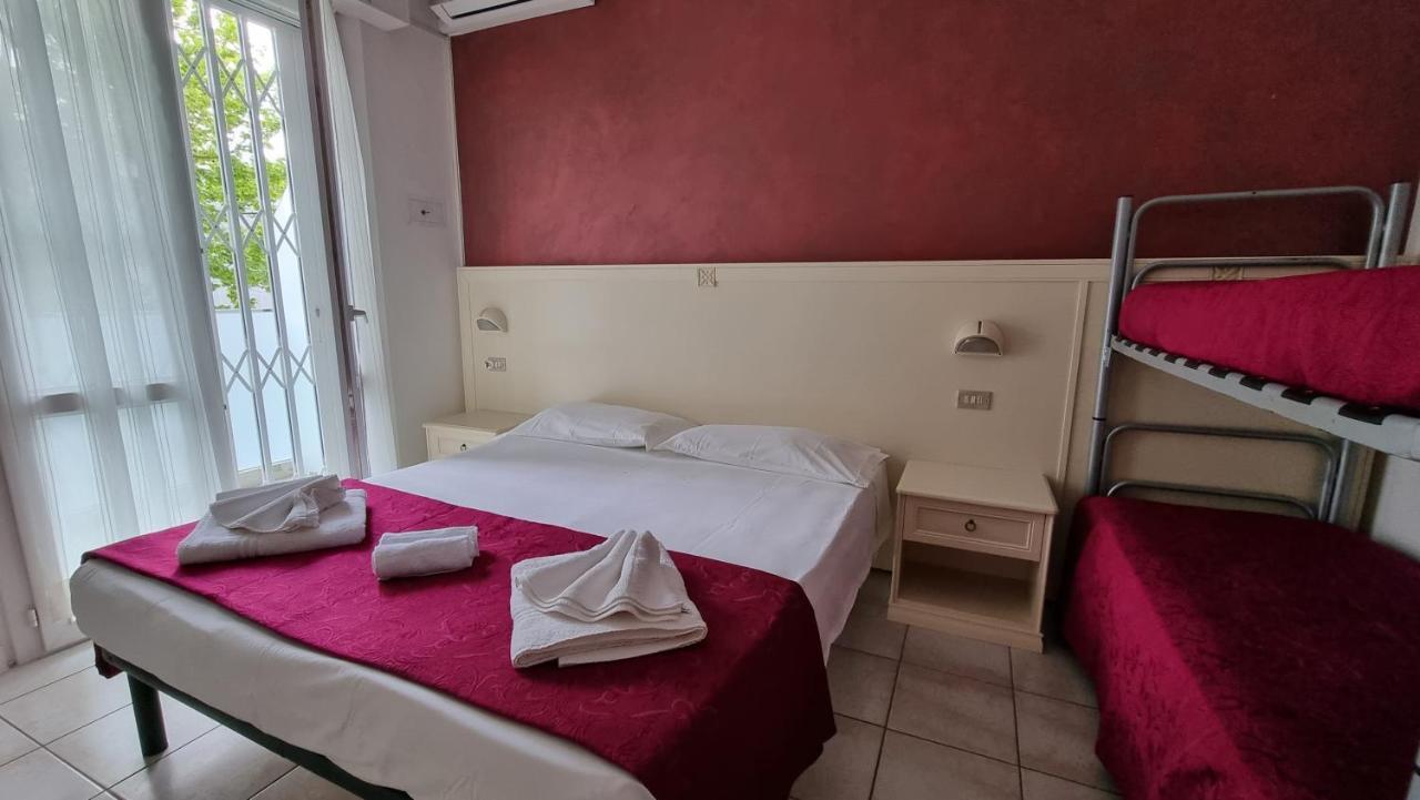 Hotel Costanza Cesenatico Exterior photo