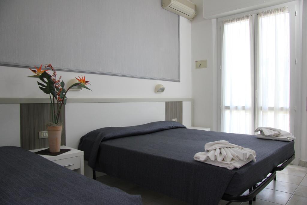 Hotel Costanza Cesenatico Room photo