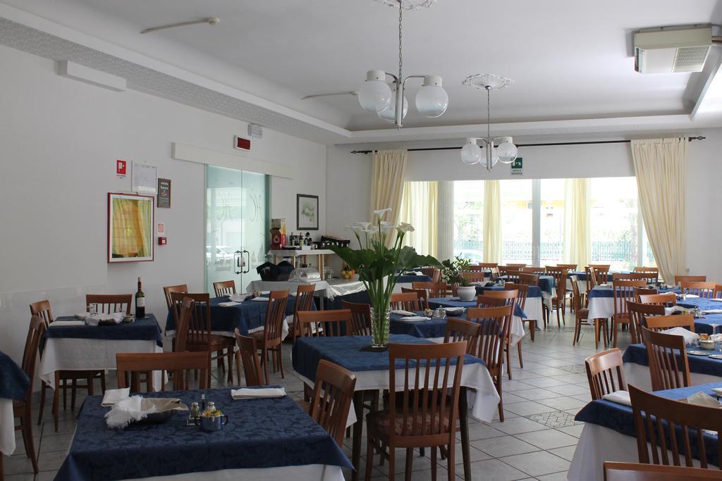 Hotel Costanza Cesenatico Exterior photo